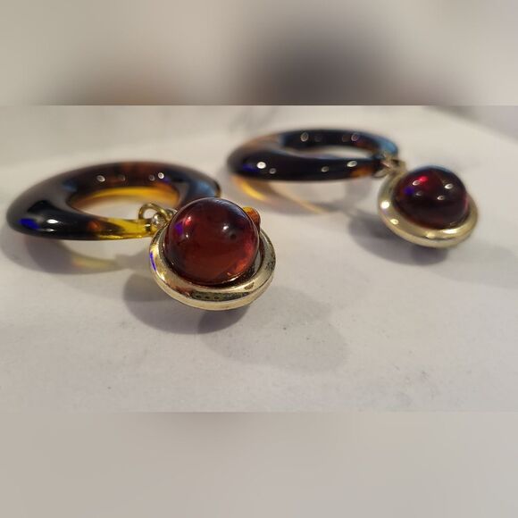 Vintage Oversized Faux Amber Clip ons - Picture 5 of 12